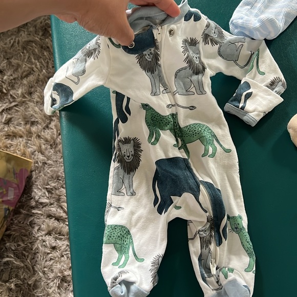 Bundle of 3 onesies. - Picture 2 of 7